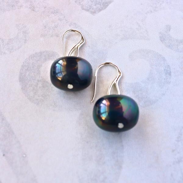 Black sea pearl earring