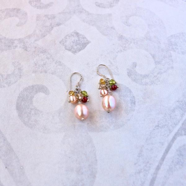 Rice pearl and gemstone chip earring with sterling silver hook