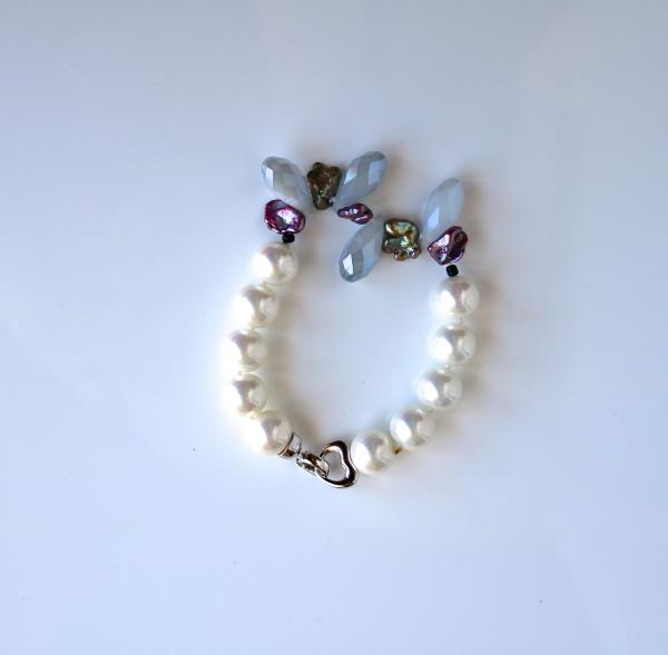 Blue facet waterdrop quartz with white seashell pearl bracelet picture