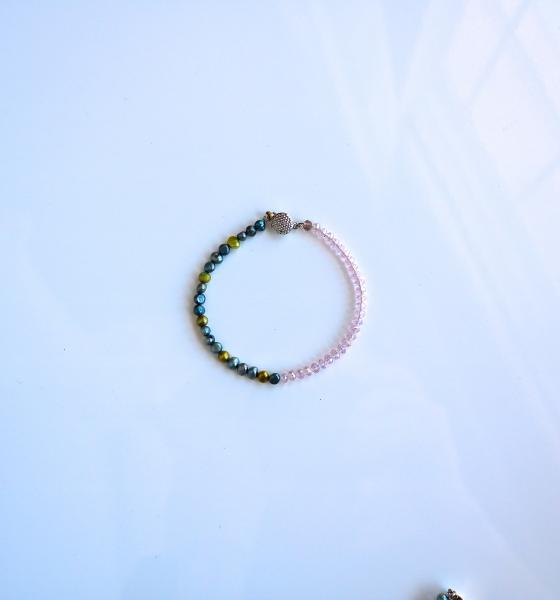 Mini pearls and gemstones bracelet picture
