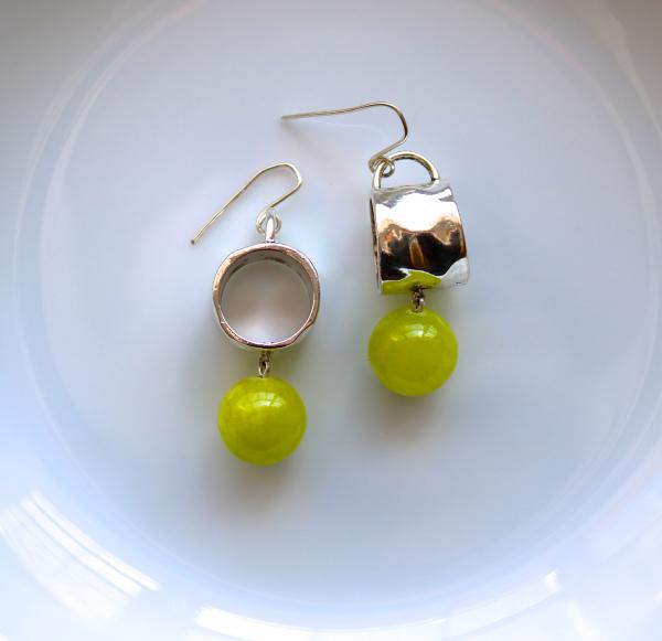 Silver Drum and green quartz earring picture