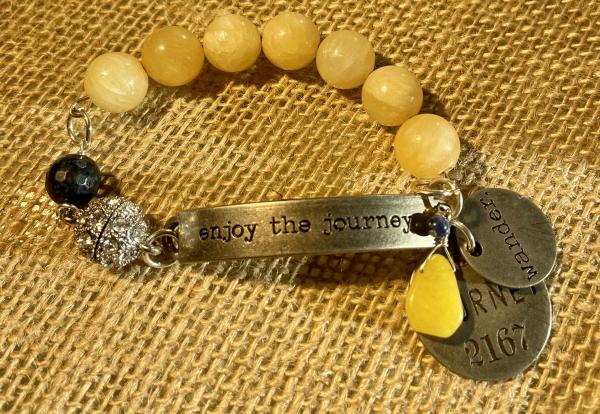 Sentiment bracelet with yellow calcite and lapis lazuli