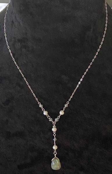 Labradorite and pearl Y necklace