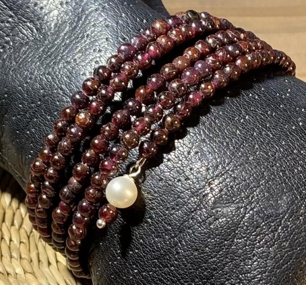 Quadruple coils of garnet beads bracelet picture