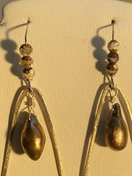 Banded agate and baroque pearl earrings picture