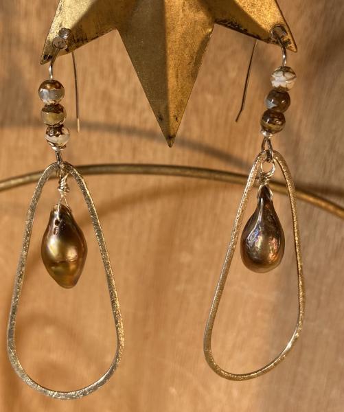 Banded agate and baroque pearl earrings picture