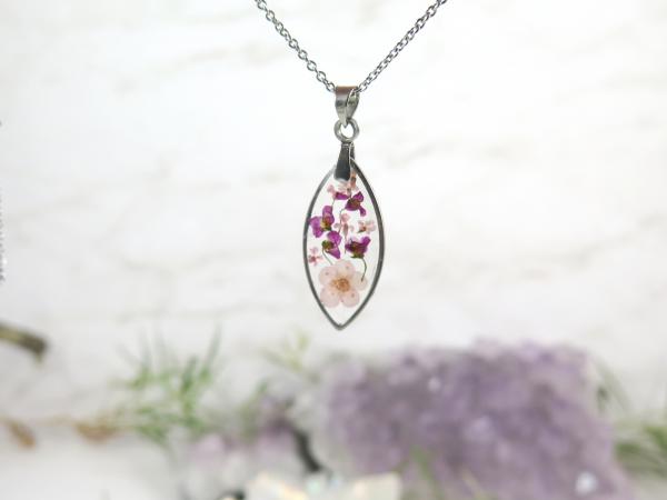 Real flower necklace dainty resin jewelry picture