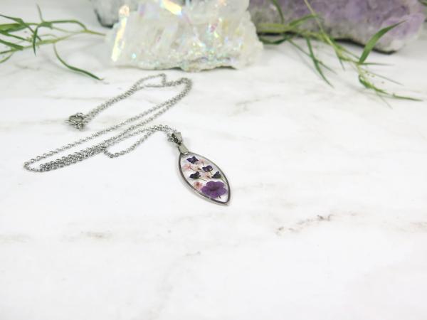 Real flower necklace dainty resin jewelry picture