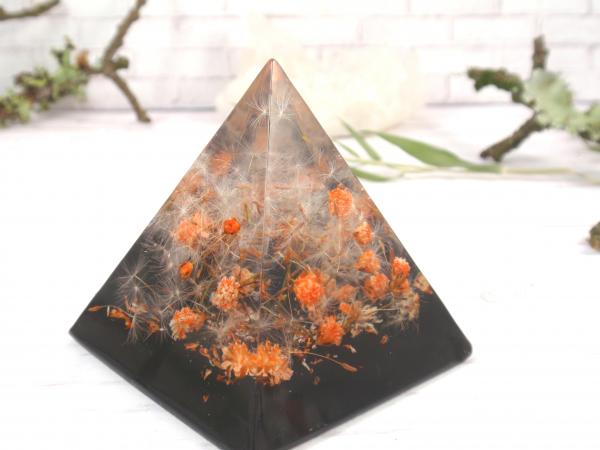 Resin pyramid paperweinght picture