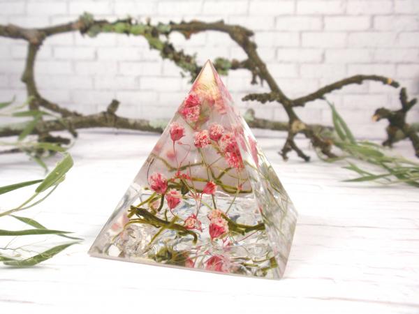 Resin pyramid, real flowers arrangement picture