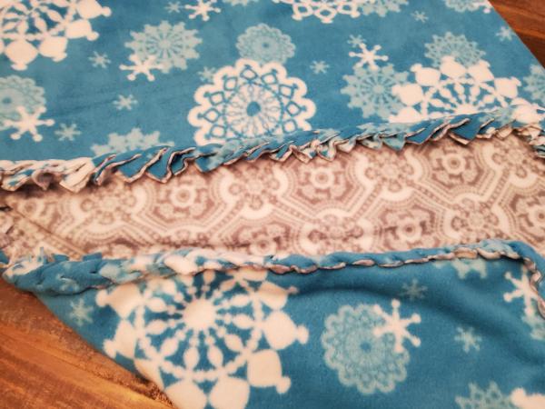 Teal Snowflake Fleece Blanket - Braided picture