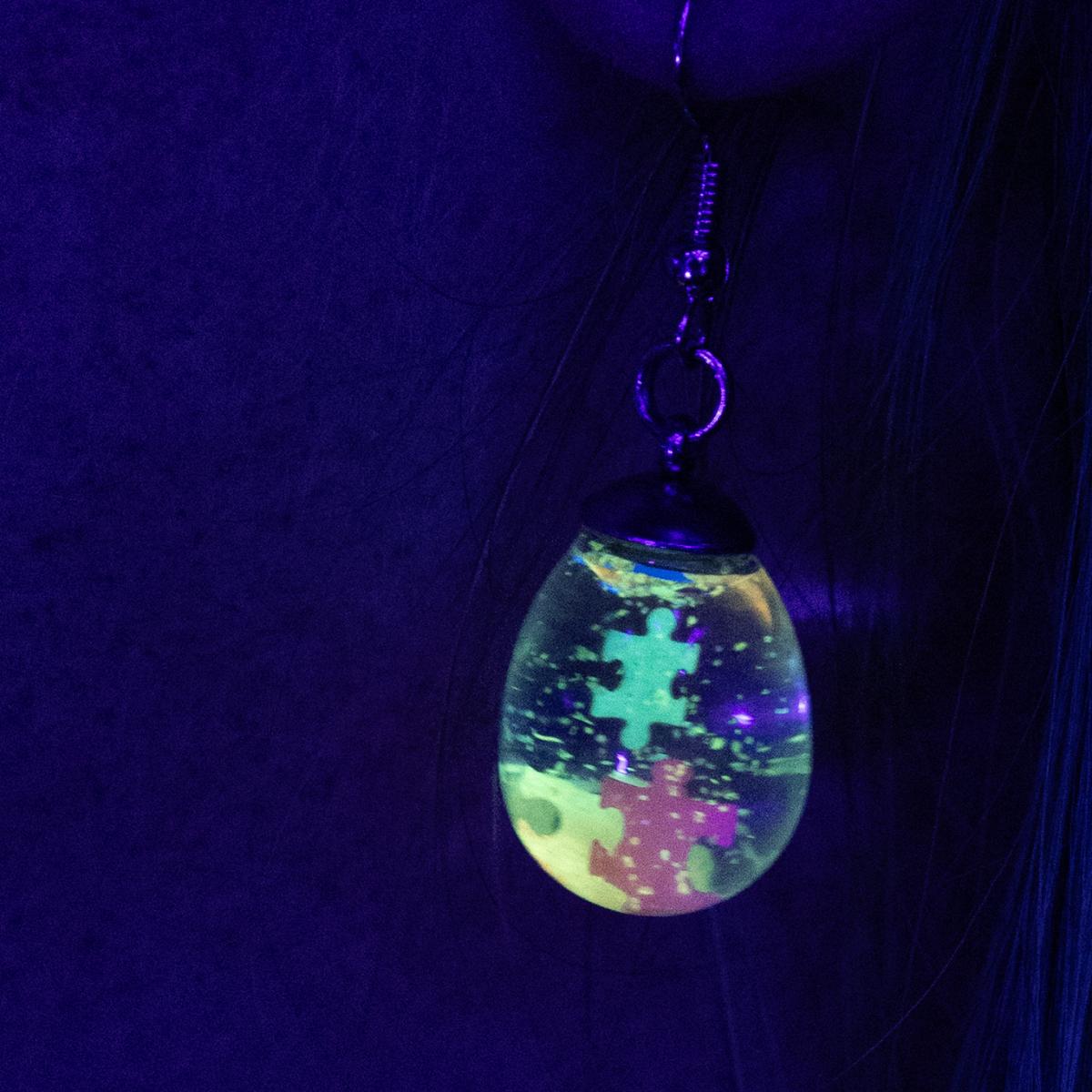 Neon glowing snow globe shaker jewelry picture