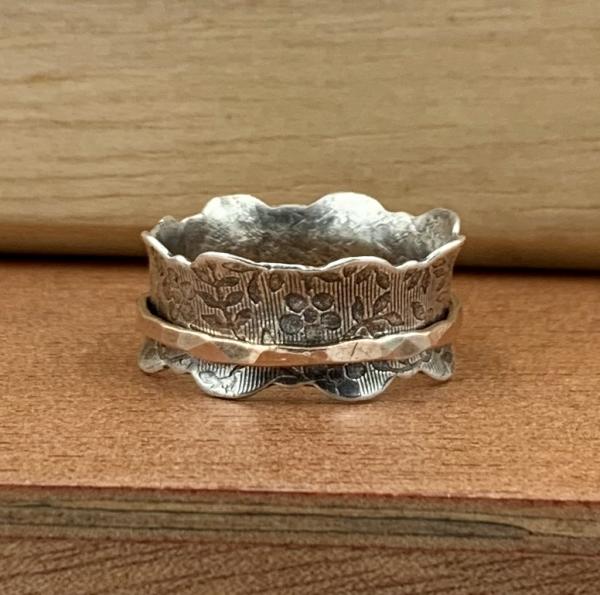 Ruffle Spinner Ring picture