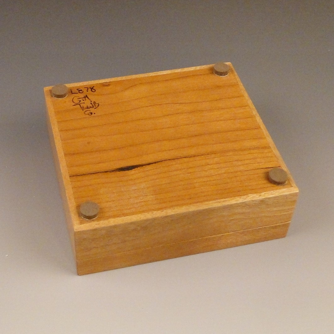 L878 long narrow lidded box picture