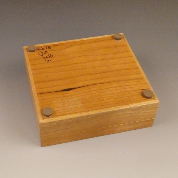 L878 long narrow lidded box picture