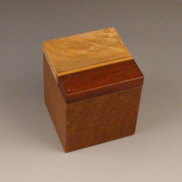 P2225 - Large 'Plug' box picture