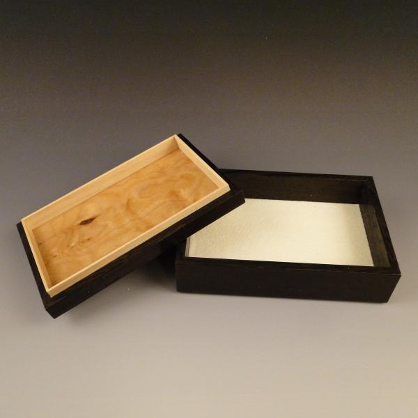 L1148 - Large long fitted lid box picture