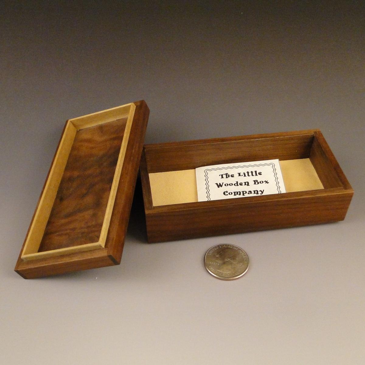 L748 - Small, long fitted lid box picture