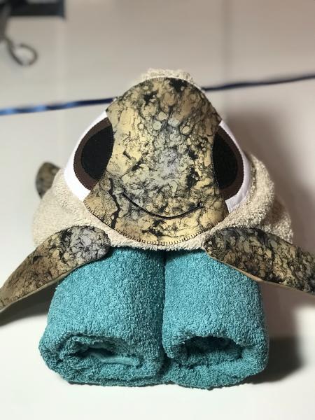 Hooded towel- turtle tan/green