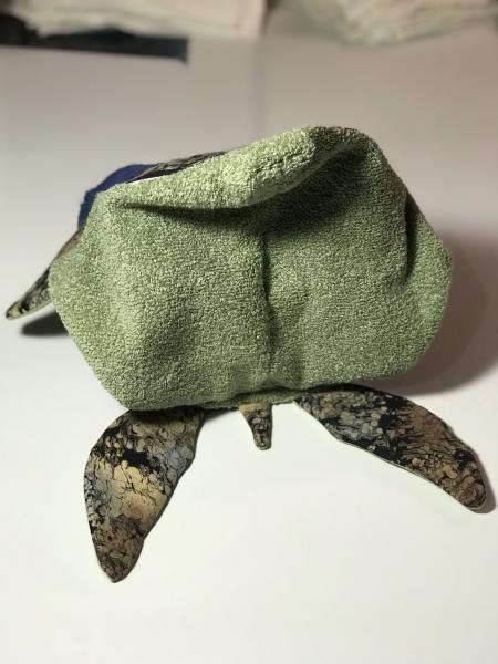 Hooded towel - green turtle picture
