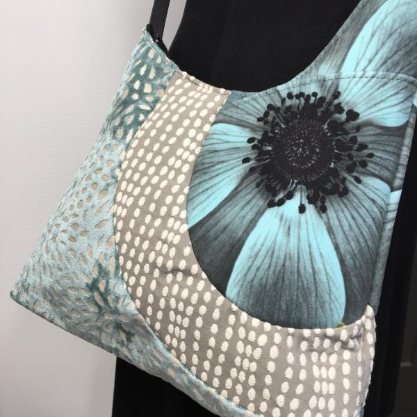 CROSS BODY TOTE Spa Blue Flower picture