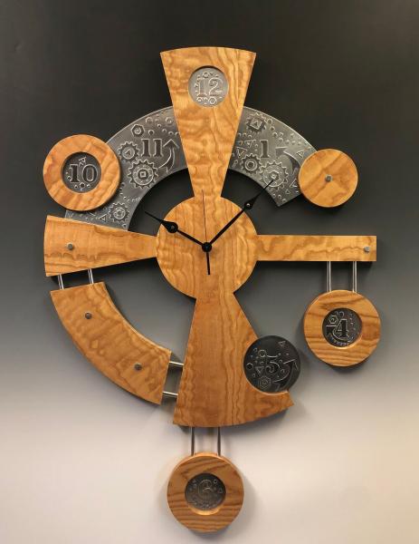 "Fancy Free" Centerpiece Clock