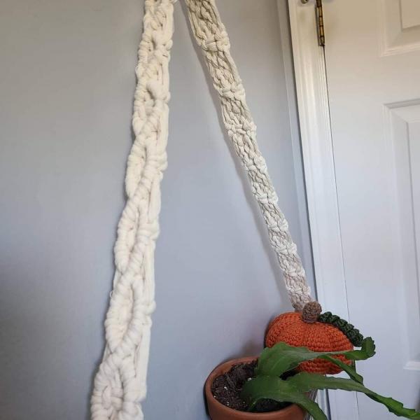 Narrow macrame shelf picture