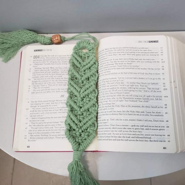 Macrame bookmark picture