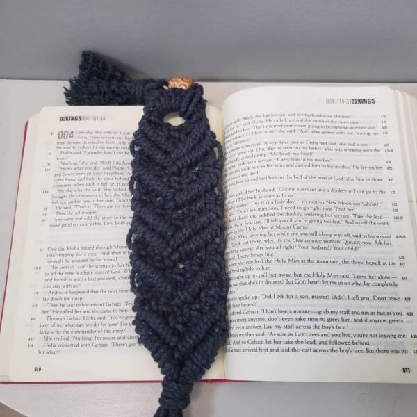 Macrame bookmark picture