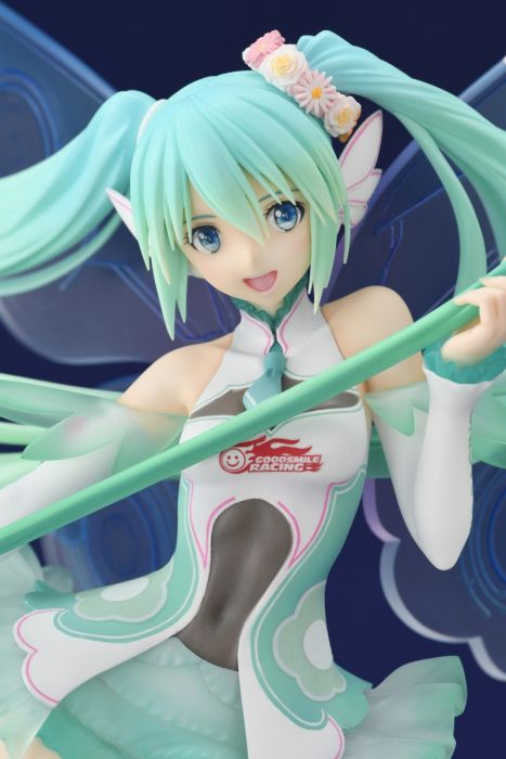Vocaloid Racing Miku 2017 1/7 Scale Good Smile Company Figure picture