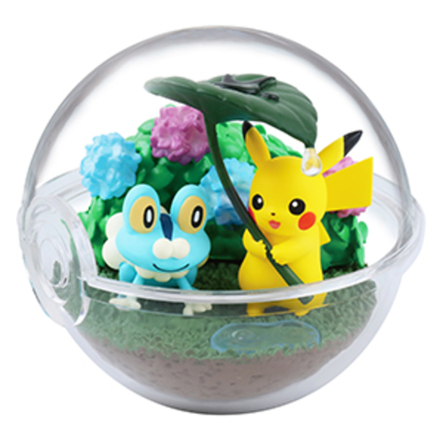 Pokemon 2'' Froakie and Pikachu Four Seasons Terrarium Collection Trading Figure