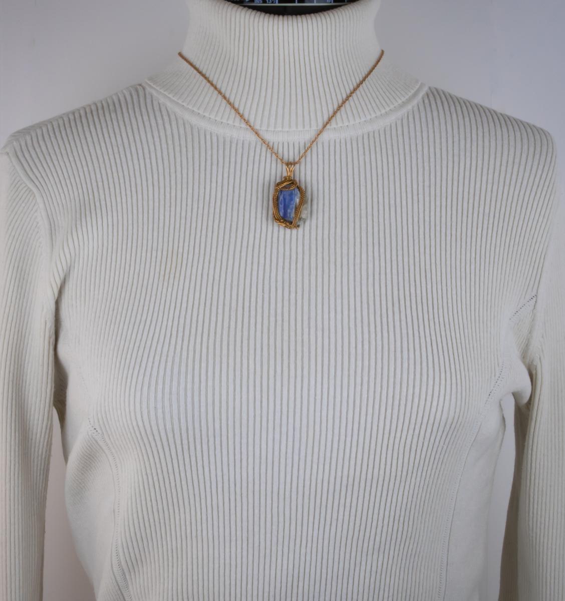 Kyanite bronze wire woven pendant picture