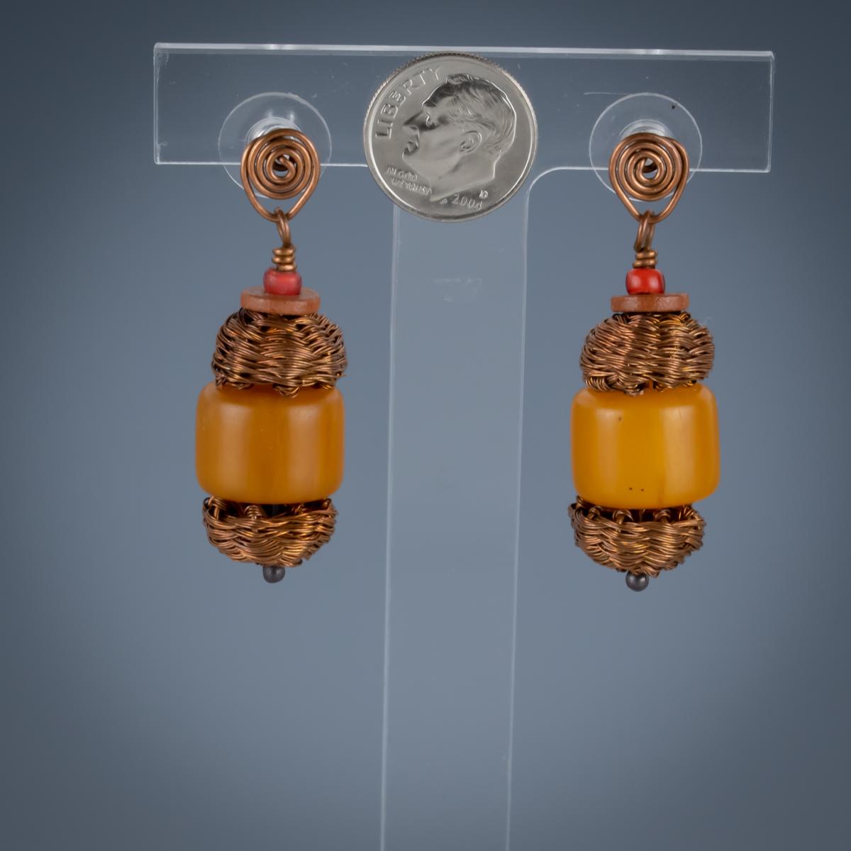 Phenolic resin copper wire woven earrings picture