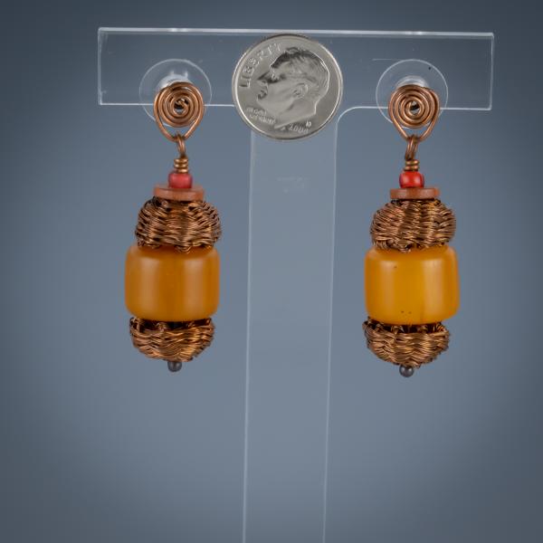 Phenolic resin copper wire woven earrings picture