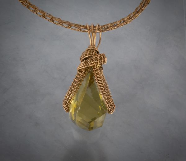 Faceted lemon quart bronze woven pendant