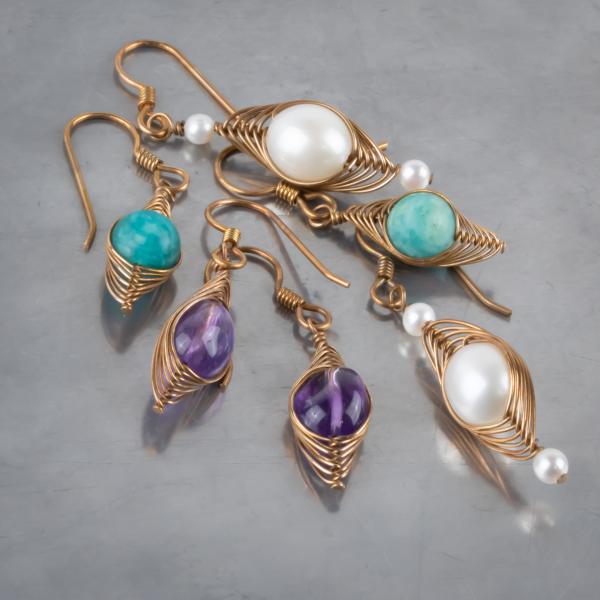 Herringbone earrings with center bead bronze