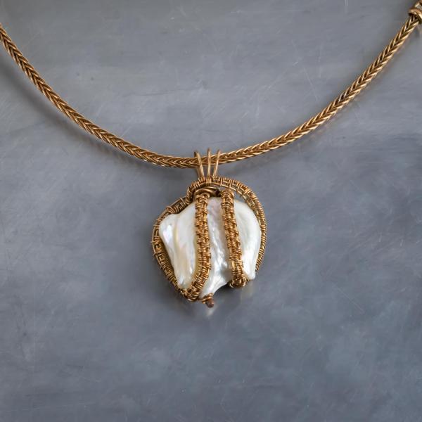 Baroque pearl bronze woven pendant with braided chain