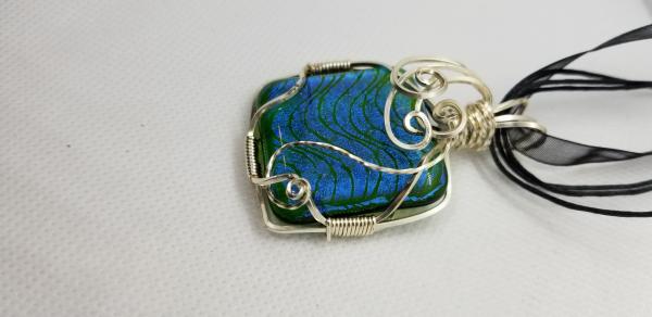 Wire wrapped Wave dichroic glass picture