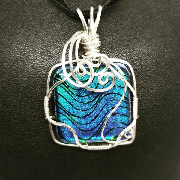 Wire wrapped Wave dichroic glass picture