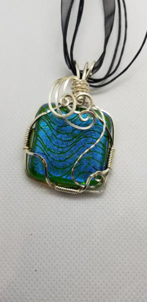 Wire wrapped Wave dichroic glass picture