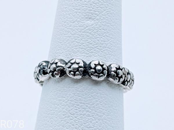 Floral pattern Sterling Silver size 7