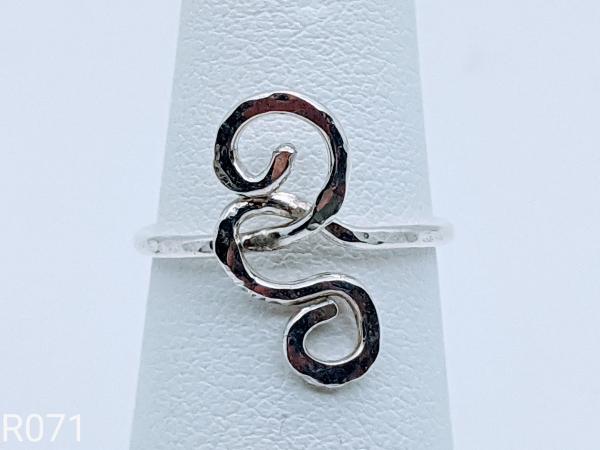 Interlocking Swirl Sterling Silver Size 7