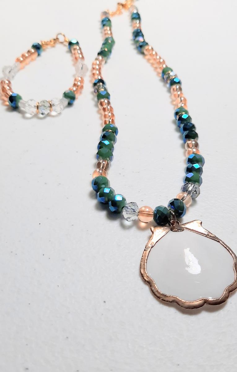 Golden Ocean Pearls Necklace and Bracelet Set picture