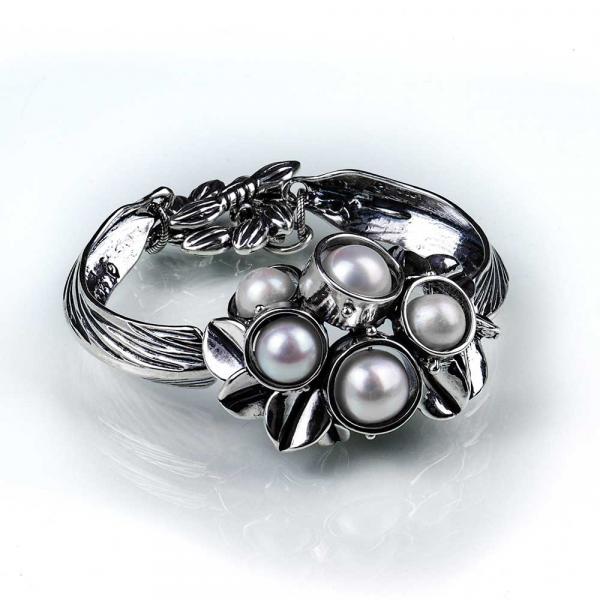 FLOATING PEARL CLUSTER BRACELET picture