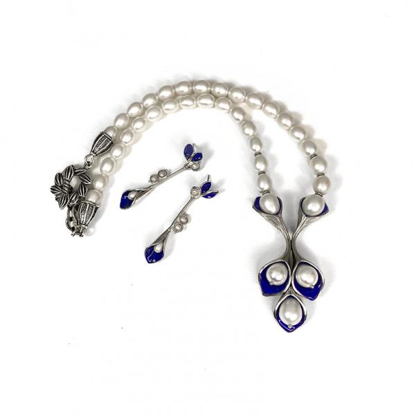 TRIPLE FLUTE NECKLACE WITH BLUE ENAMEL AND PEARL picture