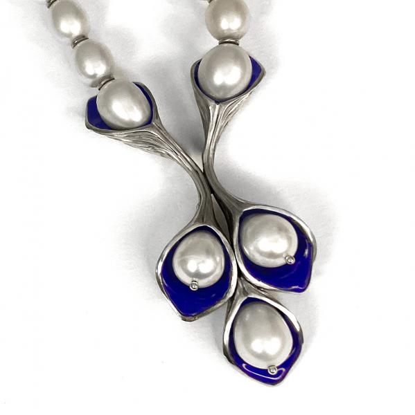 TRIPLE FLUTE NECKLACE WITH BLUE ENAMEL AND PEARL