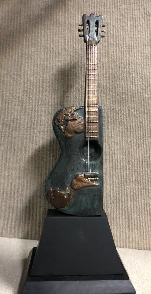 Sculpture Lennon / Guitar picture