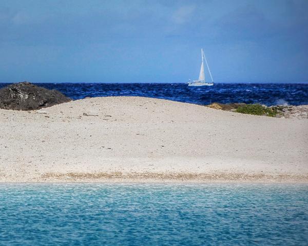 Sailing in Belize picture