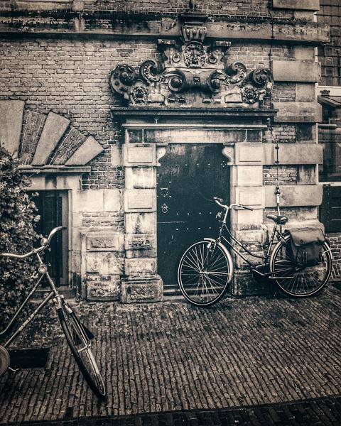 Bikes & Bricks BW picture