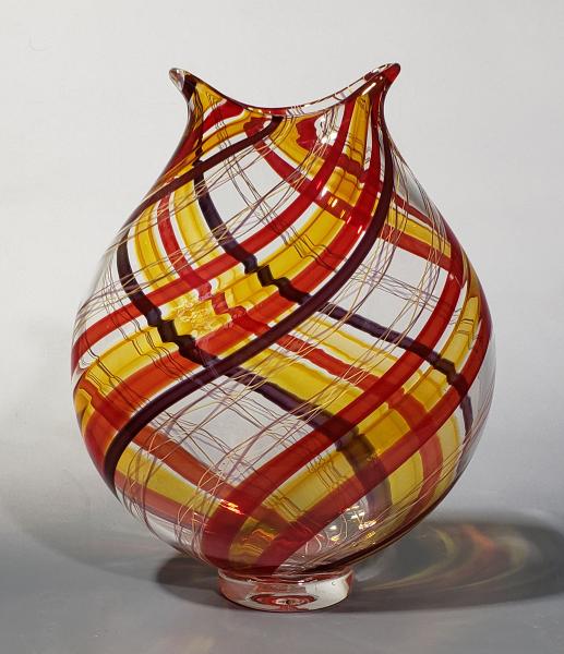 red and gold vase picture